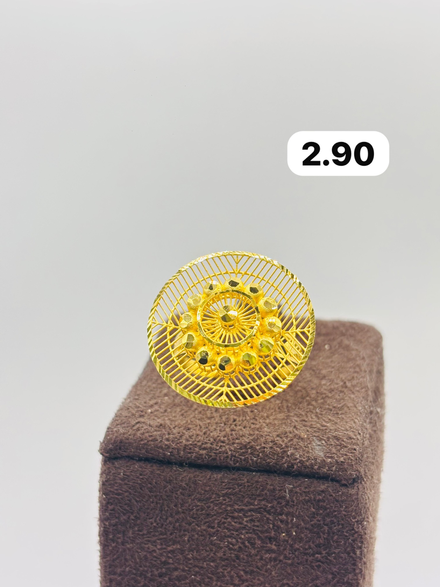 22K gold round mesh ring with beaded floral medallion, 2.90 grams