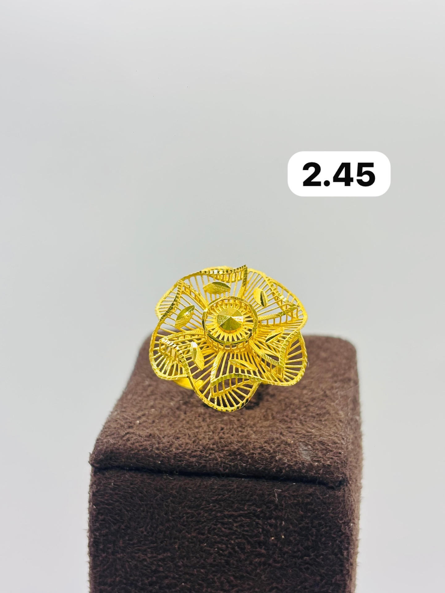 22K gold floral ring with sculpted petal work and diamond-cut center, 2.45 grams