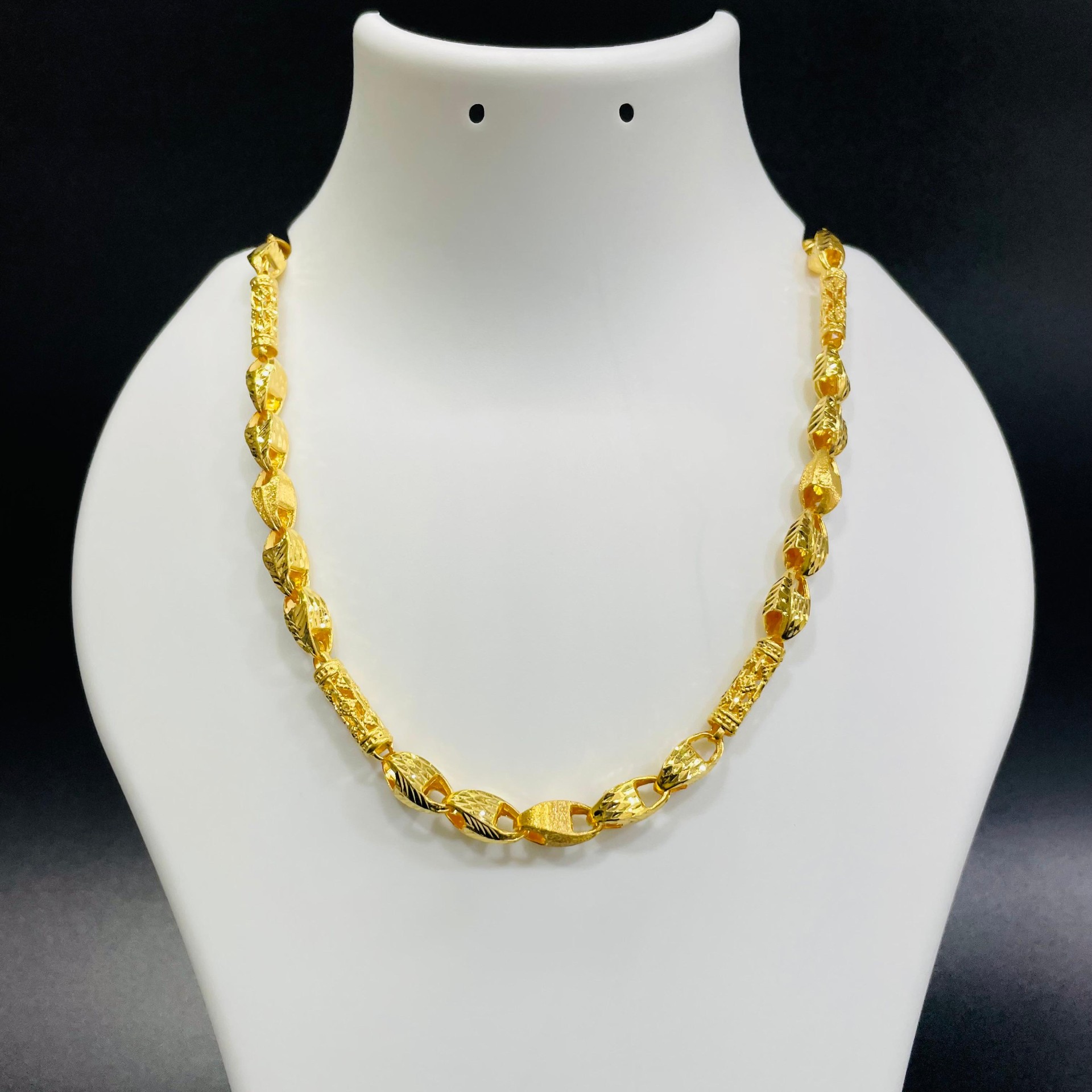 22K gold nawabi chain with diamond-cut beads and ornate barrel accents displayed on a jewelry bust