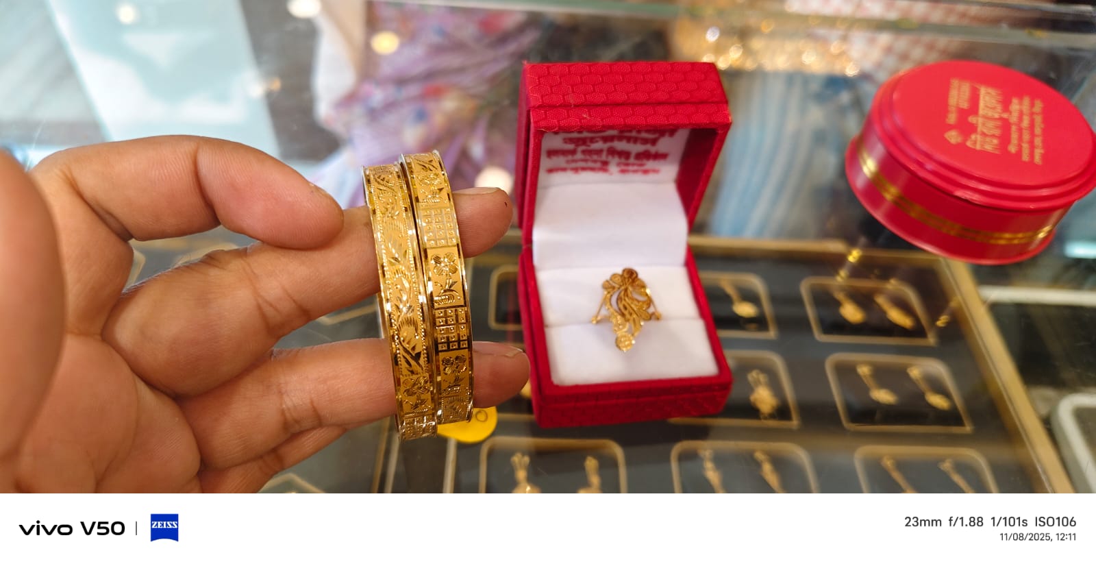 Engraved gold bangles pair with matching pendant
